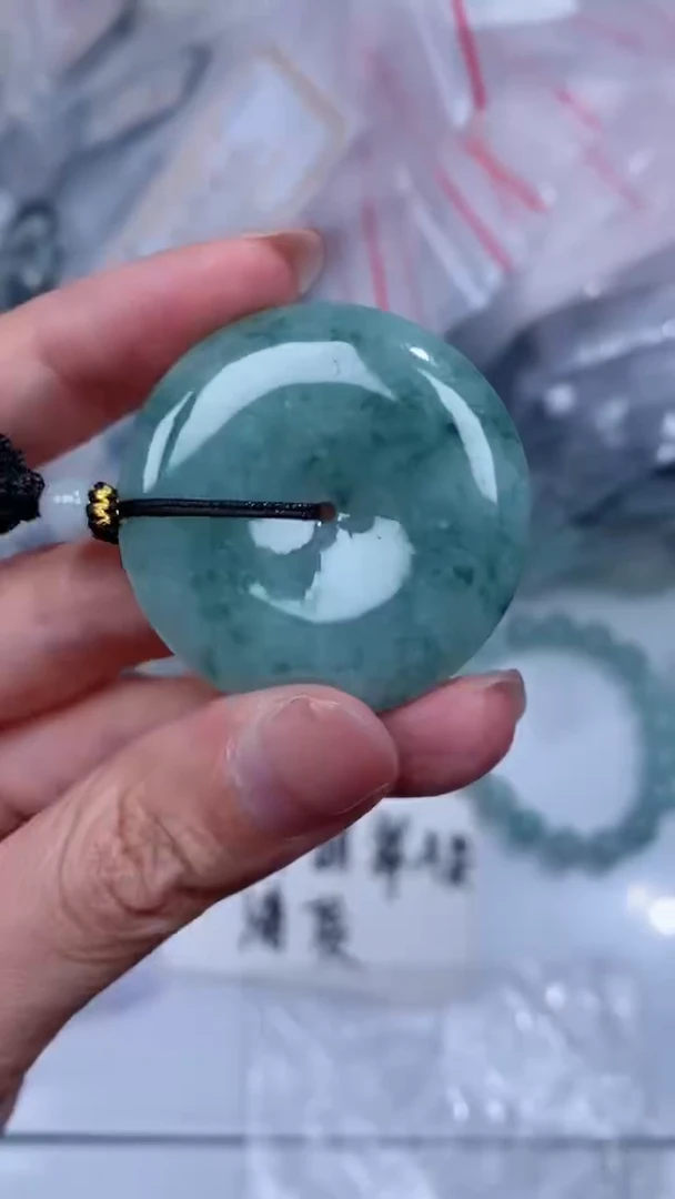 颈饰未镶嵌翡翠吊坠