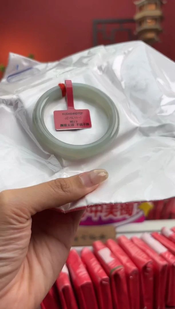 未镶嵌手镯（圆镯）翡翠翡翠手镯1