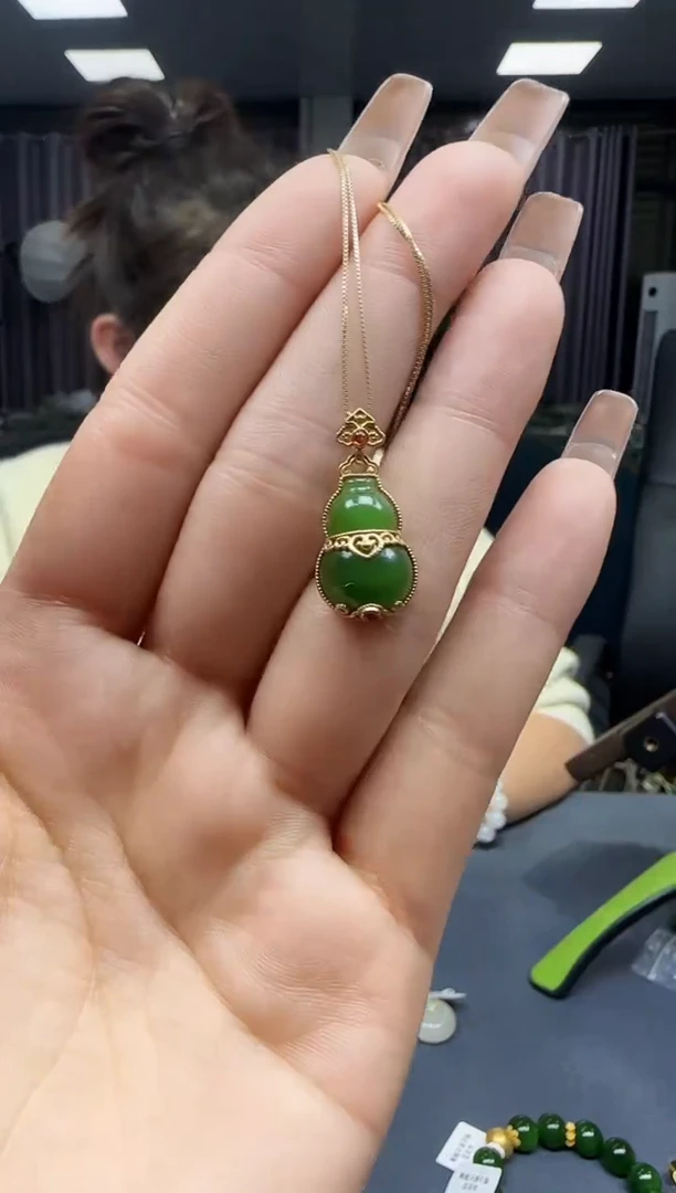 【闪购商品】和田玉挂件18K金镶嵌1