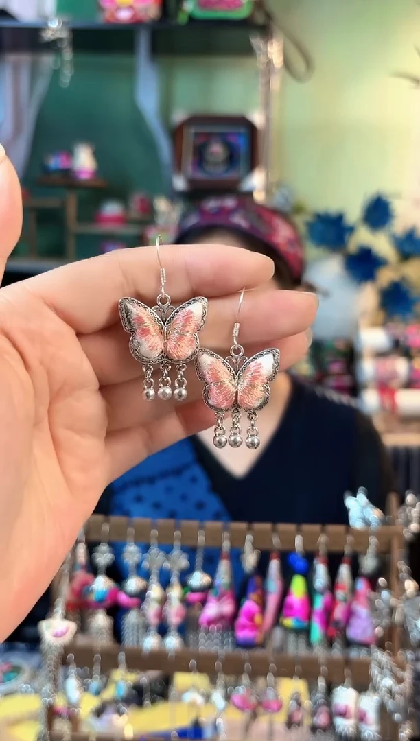 织绣彩云南阁非遗老绣