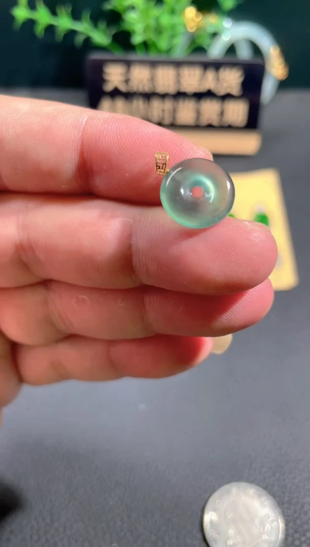 翡翠18K金镶嵌颈饰翡翠