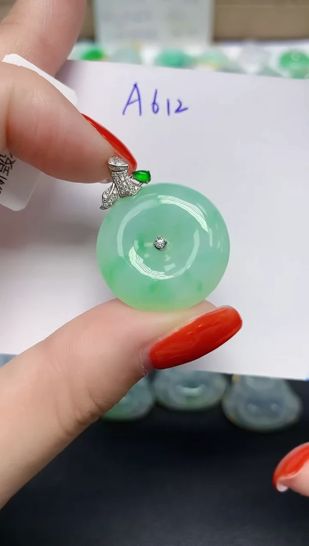 颈饰18K金镶嵌翡翠天然缅甸翡翠A货翡翠百元以上9元证书费自理