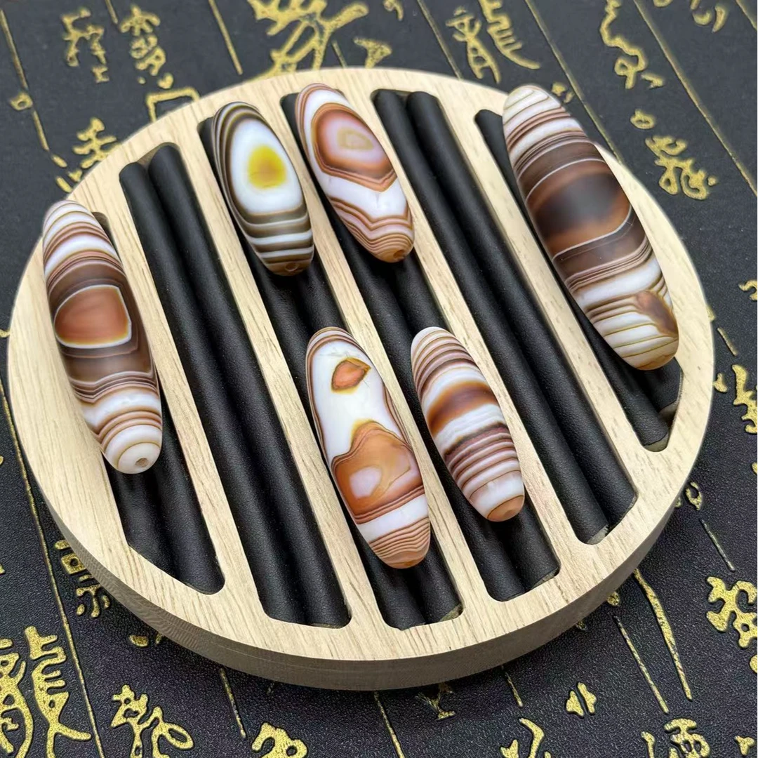 天然蚕丝玛瑙，尺寸不一，无配珠配绳