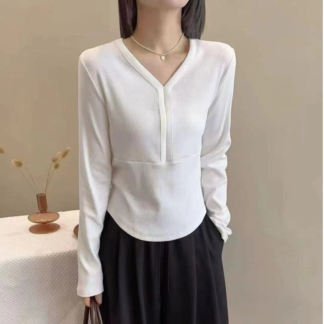 春季新款显瘦Ｖ领简约打底衫（88501）