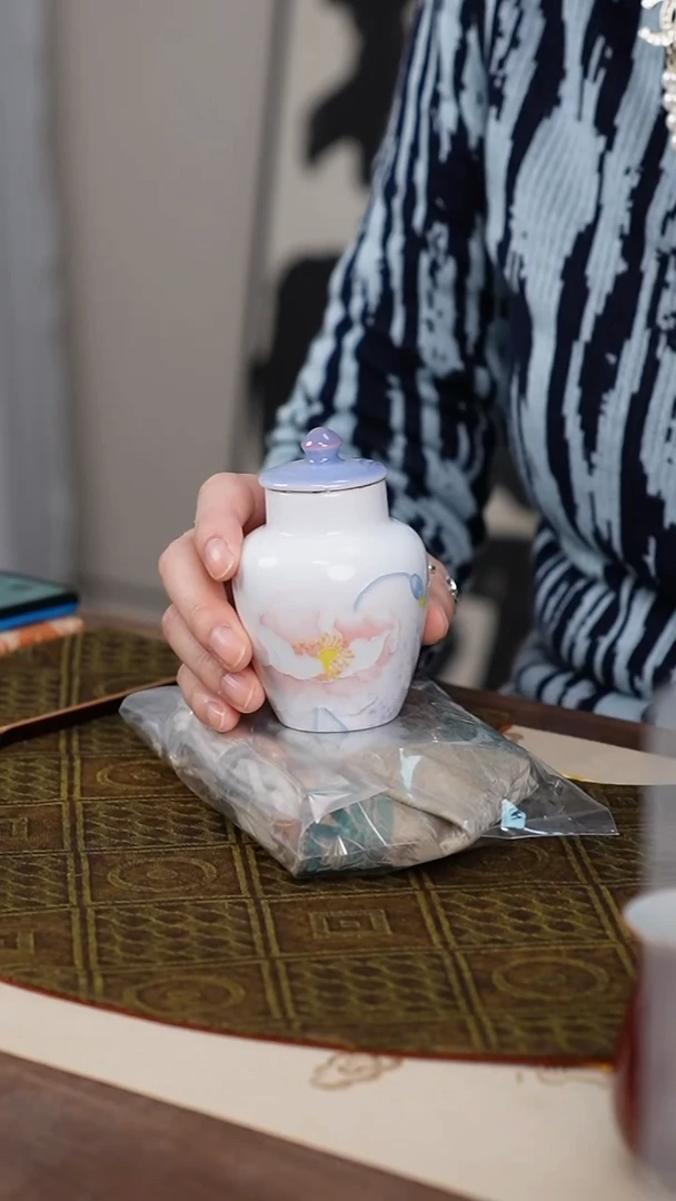 【闪购商品】粉色茶叶罐+乌旦20g+布包