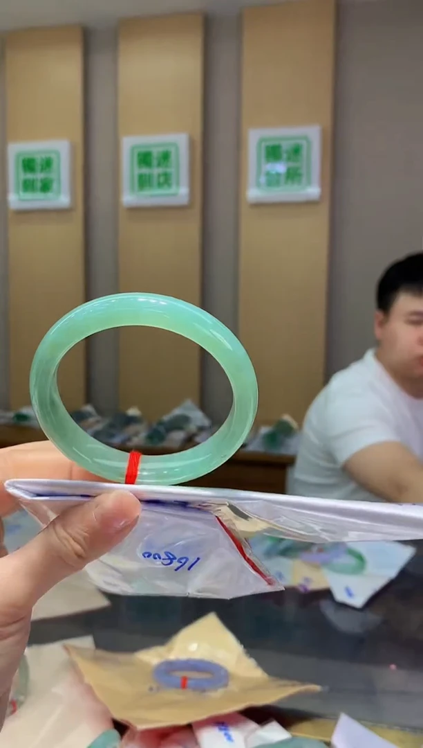 翡翠手镯未镶嵌-Q191圈口55.8*11.8*7.6