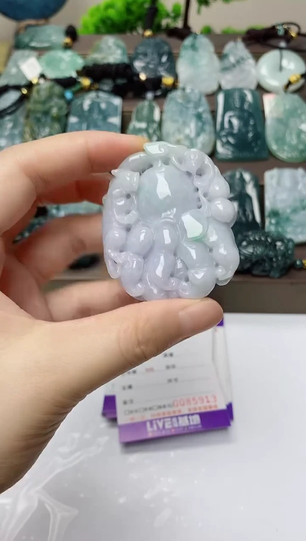 翡翠未镶嵌颈饰