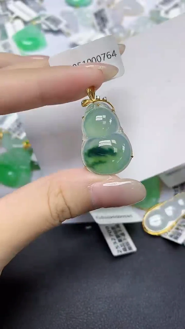 翡翠18K金镶嵌颈饰天然缅甸翡翠A货