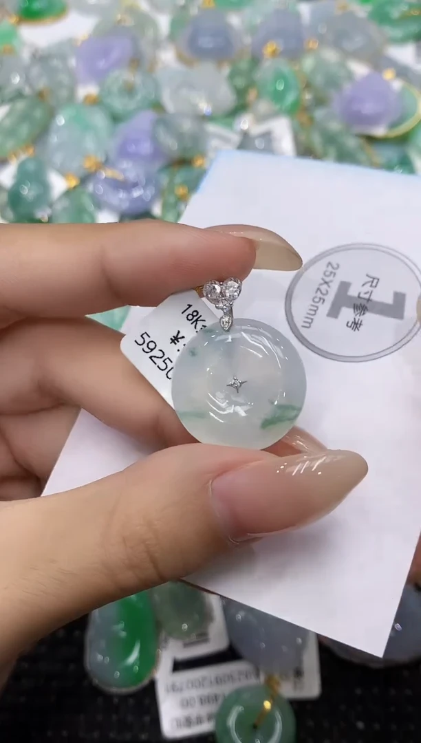 颈饰18K金镶嵌翡翠111111111111