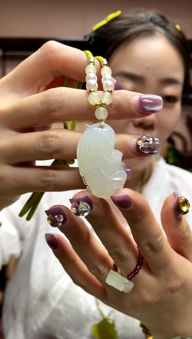 岫玉未镶嵌吊坠·