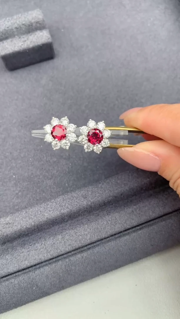 铂Pt950镶嵌耳饰石榴石（紫牙乌）2.1ct 镁铝榴石耳钉FA