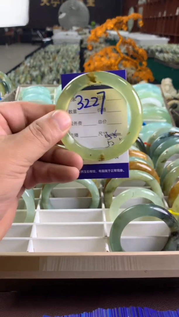 未镶嵌蛇纹石玉手镯3227