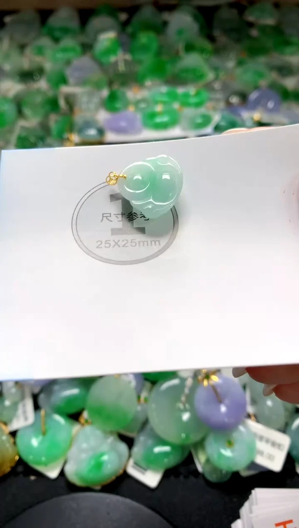 翡翠18K金镶嵌颈饰1111111111111111