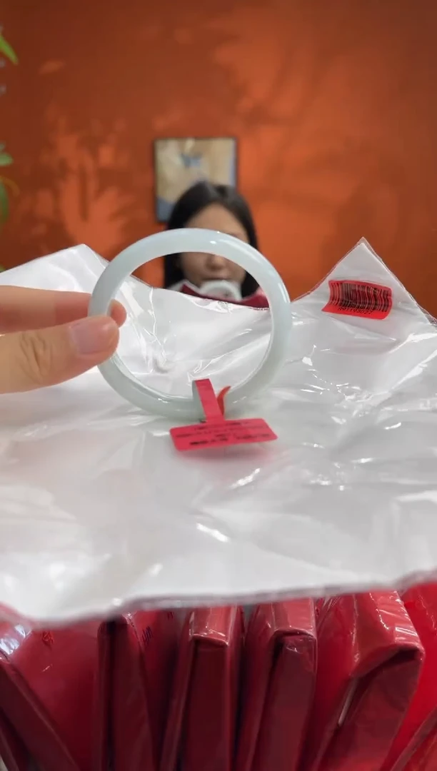 未镶嵌手镯（贵妃镯）翡翠5