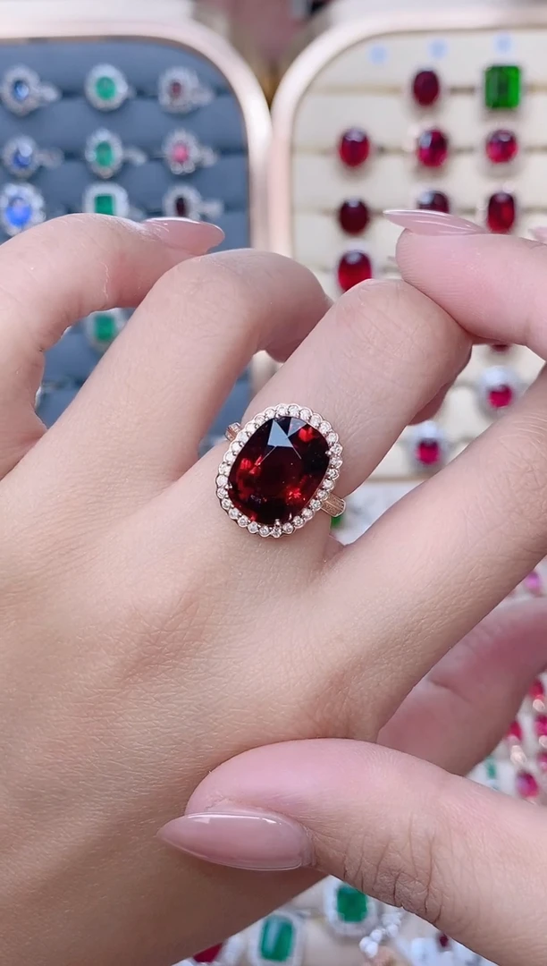 18K金镶嵌碧玺戒指碧玺8.2ct