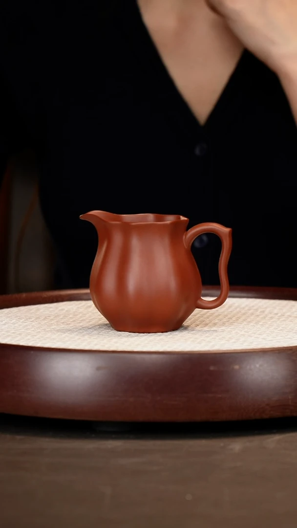 紫砂茶具大红袍筋纹公道杯