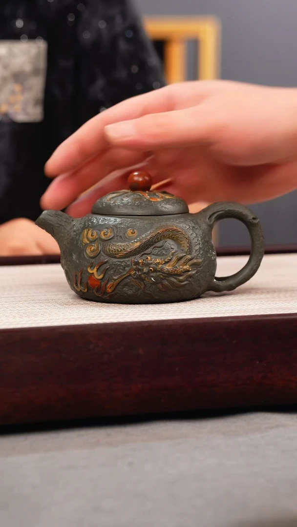 茶壶紫砂蟹壳青 龙纹宫灯 刻绘