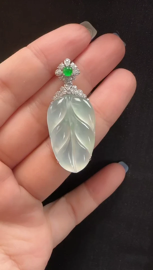 颈饰18K金镶嵌翡翠159叶子一个