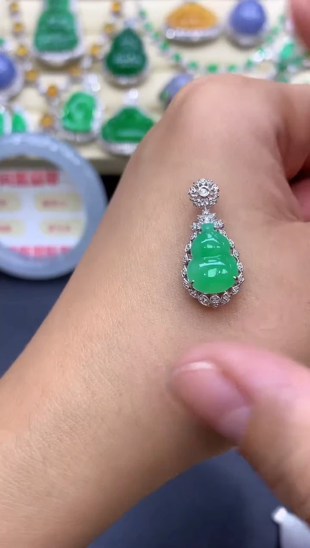 颈饰18K金镶嵌翡翠303-中国好珍宝