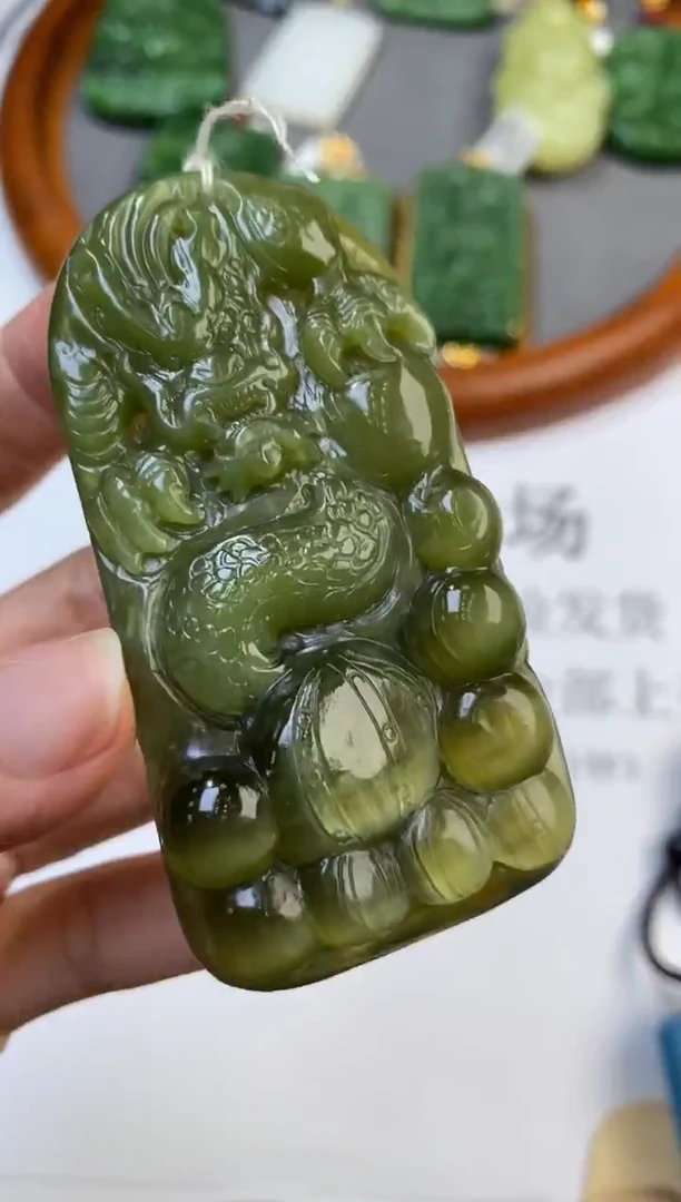 未镶嵌和田玉挂件303471  多人