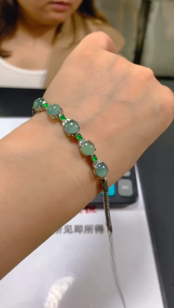 未镶嵌手链翡翠多样性发一