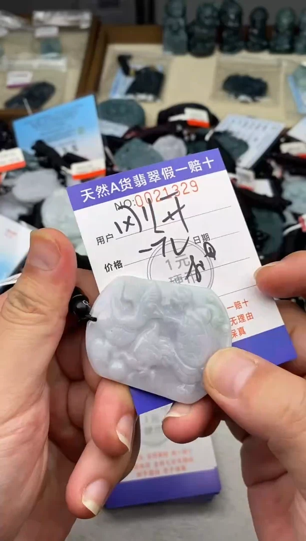 翡翠未镶嵌颈饰?**洋多样性发其一