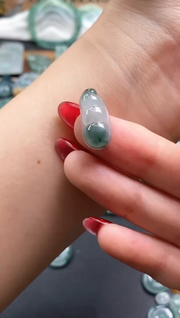 颈饰未镶嵌翡翠福豆