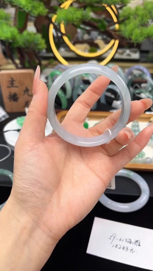 未镶嵌手镯翡翠手镯