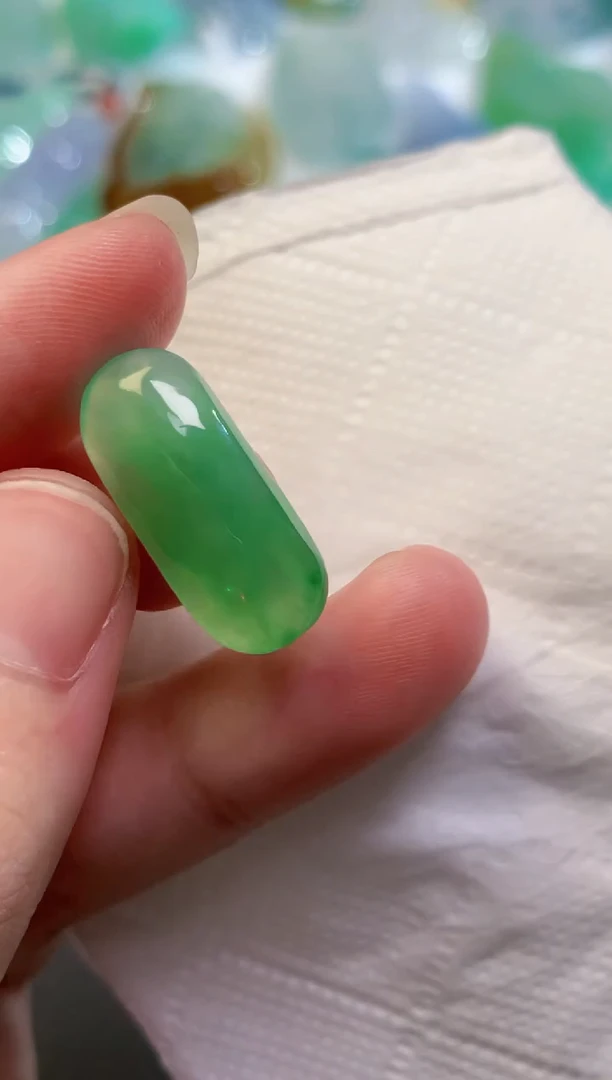 颈饰未镶嵌翡翠