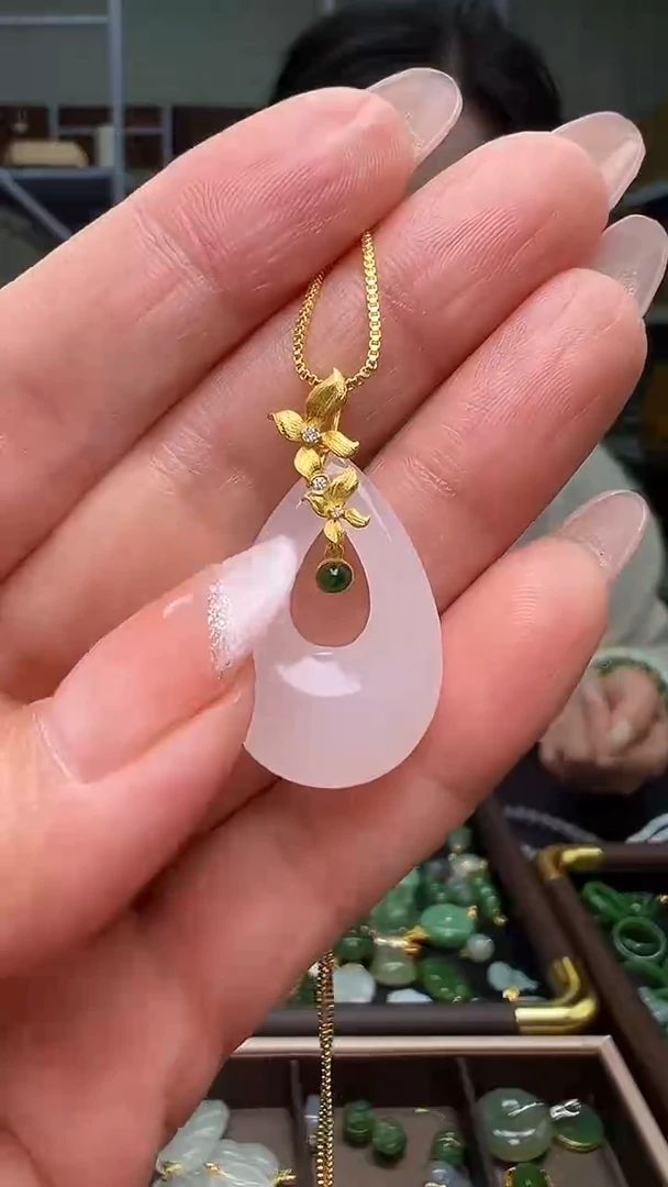 颈饰18K金镶嵌和田玉(多样性发货.发其一）10.24.104