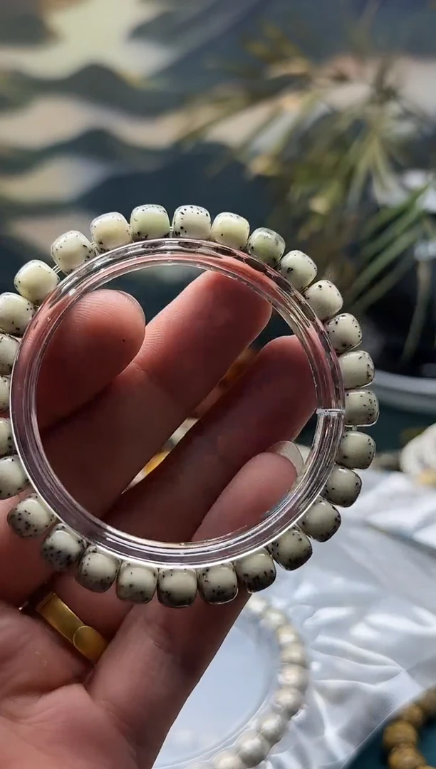 星月菩提手串石玉料原生态 小河豚8*7 绿背