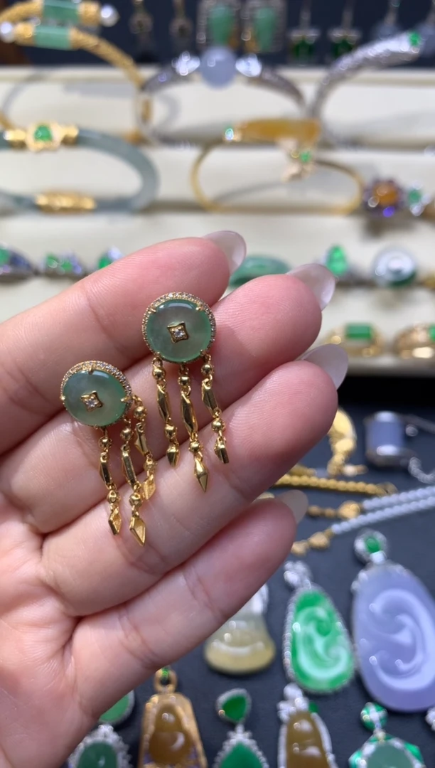 翡翠18K金镶嵌颈饰耳饰