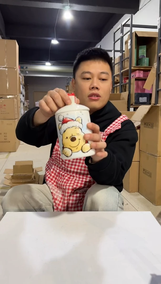 【闪购商品】杯陶瓷圣诞维尼礼物带盖罐