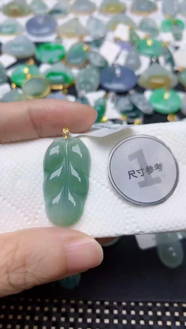 翡翠18K金镶嵌颈饰天然缅甸A货翡翠