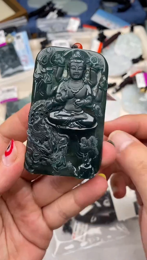 翡翠未镶嵌颈饰多样性发其一
