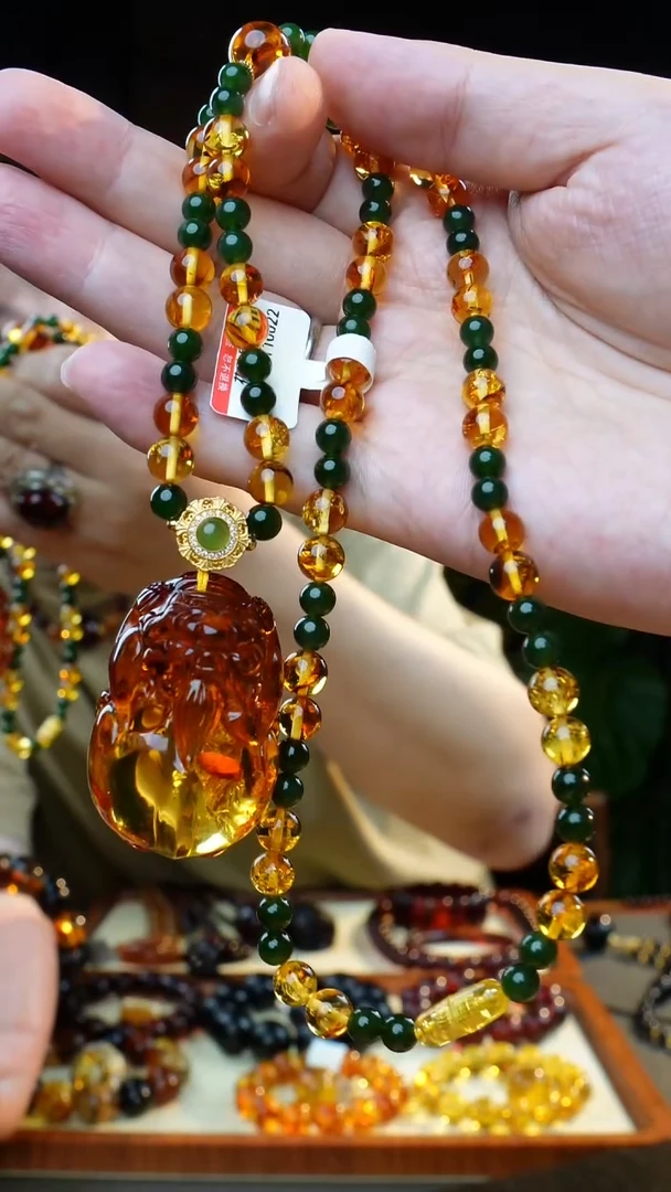 未镶嵌颈饰琥珀花珀貔貅