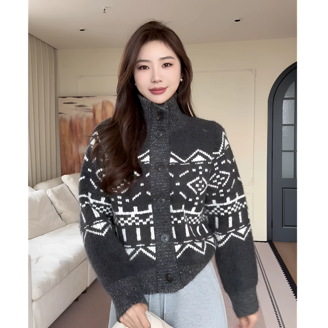 【余欢欢】冬季休闲百搭简约保暖单排扣立领针织开衫-YHW50979