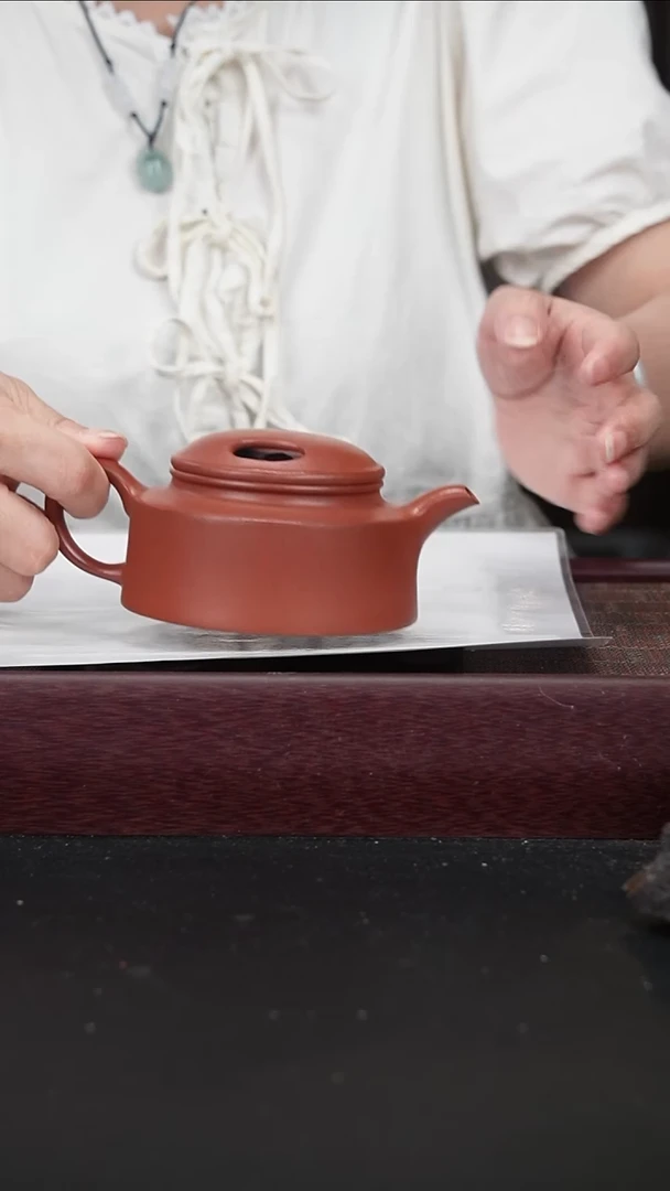 战旗朱泥牛盖莲子