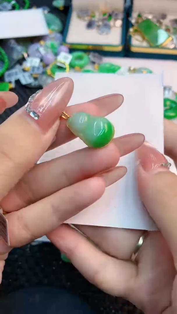 翡翠18K金镶嵌吊坠(不含链)1