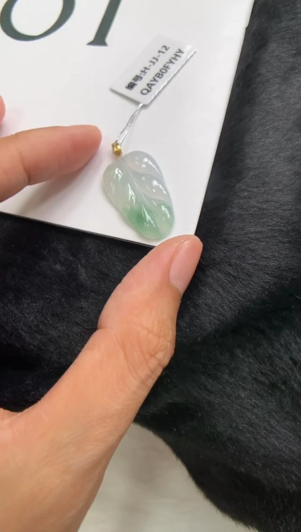 颈饰18K金镶嵌翡翠叶子