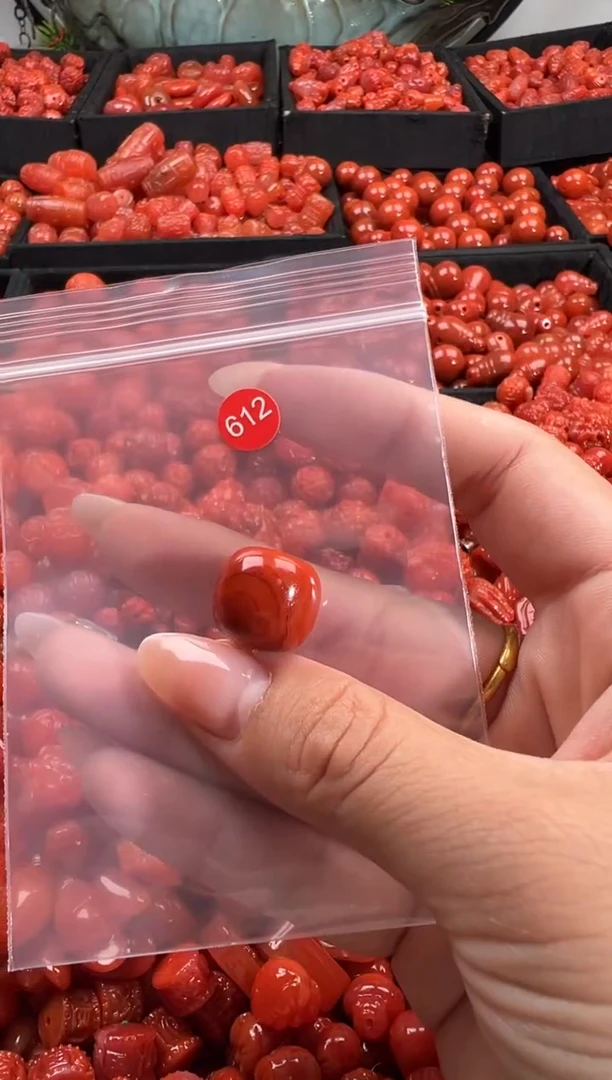 颈饰未镶嵌南红玛瑙1