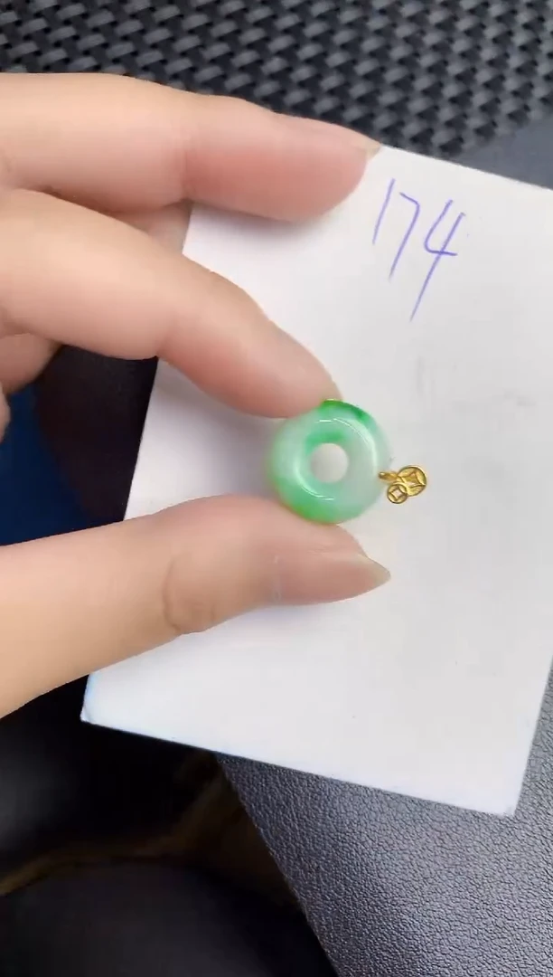 翡翠未镶嵌颈饰000000000