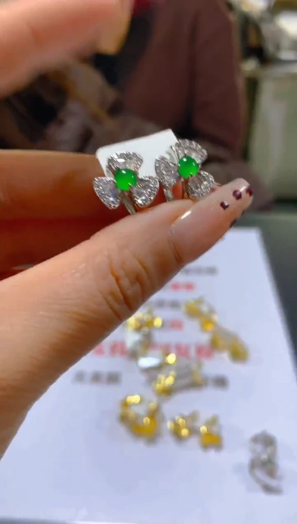 未镶嵌翡翠耳饰多样性发一