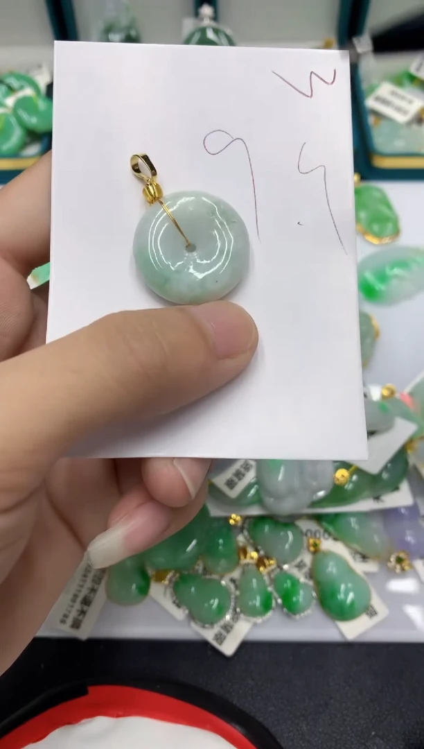 【闪购商品】翡翠颈饰未镶嵌翡翠