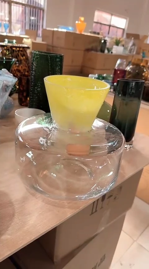 【闪购商品】玻璃黄色大扁瓶