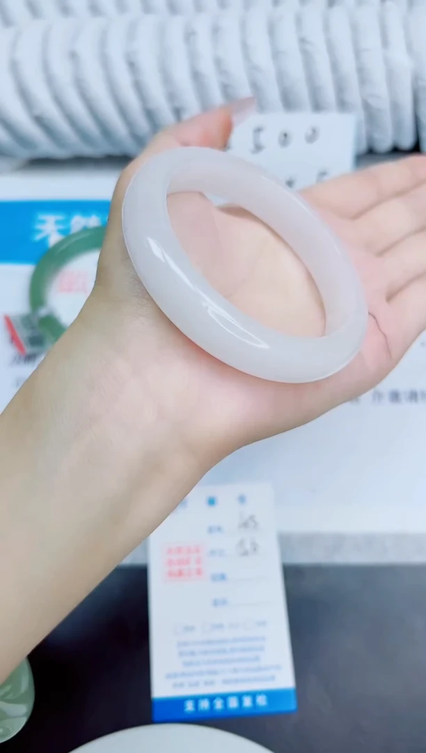 未镶嵌手镯石英质玉45/56
