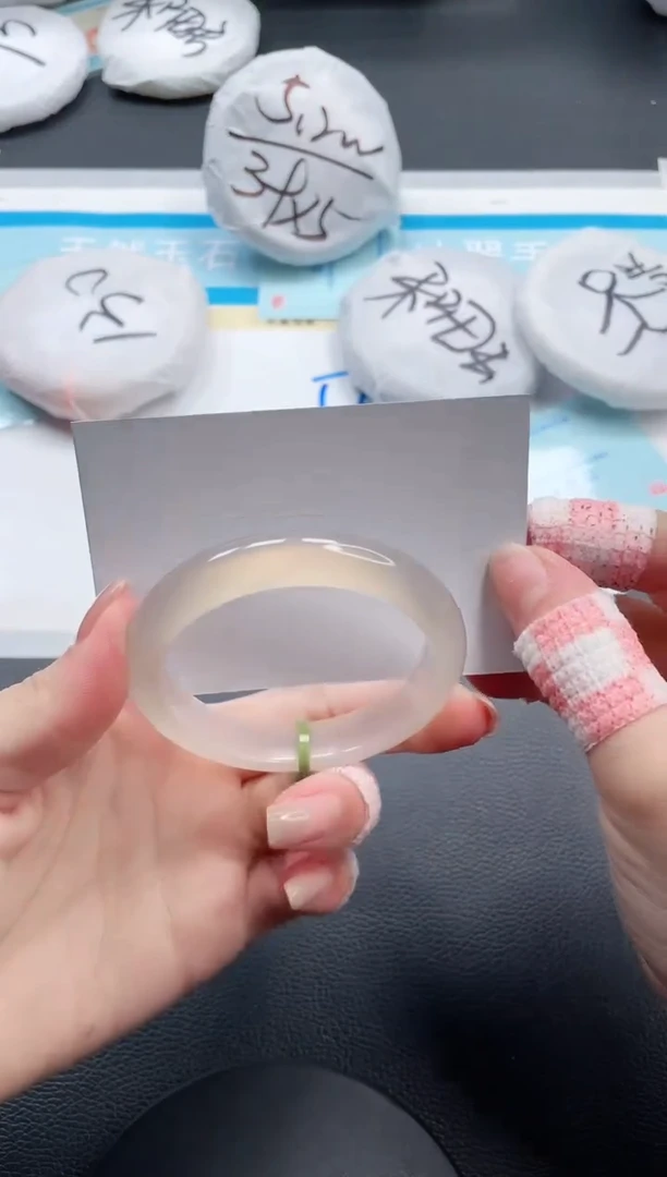 石英质玉手镯未镶嵌18V196-54