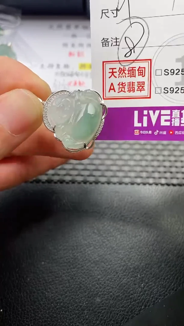 颈饰银S925镶嵌翡翠马**蹄挂件