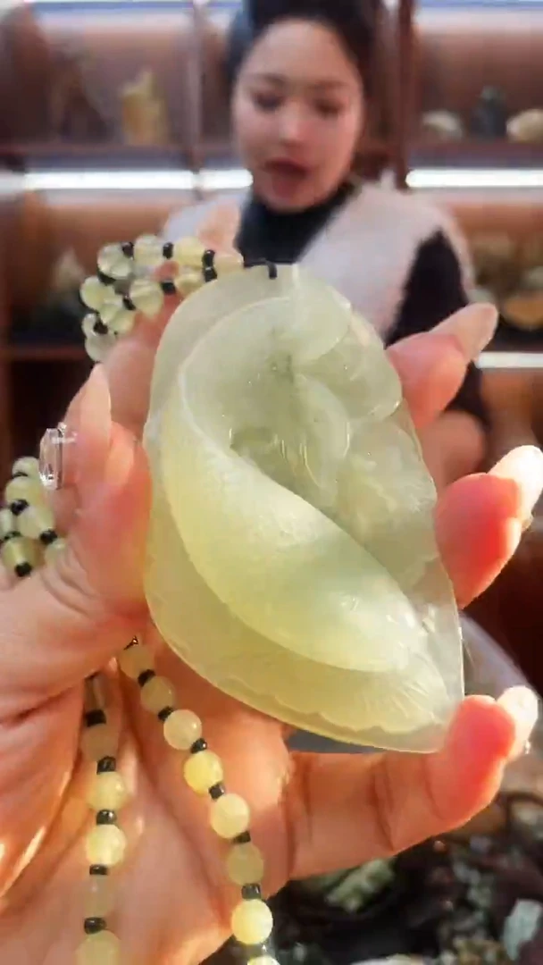 未镶嵌蛇纹石玉吊坠