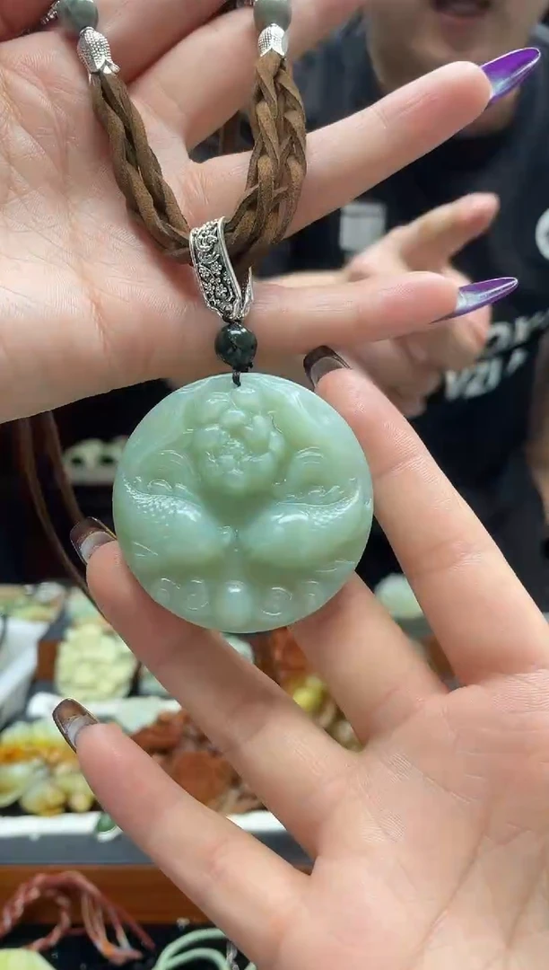 岫玉未镶嵌吊坠·